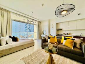 Chic Apt Hameni Tower, JVC Bright with Pool View
